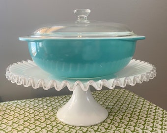 Pyrex Turquoise Round Cinderella Casserole #024 with Knob Lid  #624 / 2 Quart