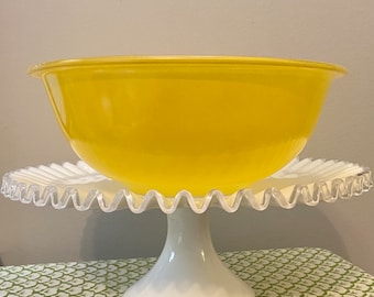 Vintage Pyrex Large Yellow Clear Bottom Mixing Bowl - #325 2.5L