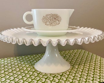 Pyrex/Corning Woodland Milk Glass Gravy/Sauce Boat with Underplate 77-B