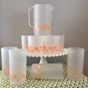9 Piece Plastic Coastal Shell Pitcher and 8 Glasses