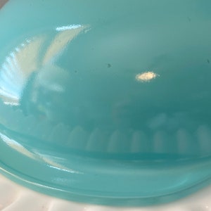 Pyrex Turquoise Round Cinderella Casserole 024 with Knob Lid 624 / 2 Quart image 3