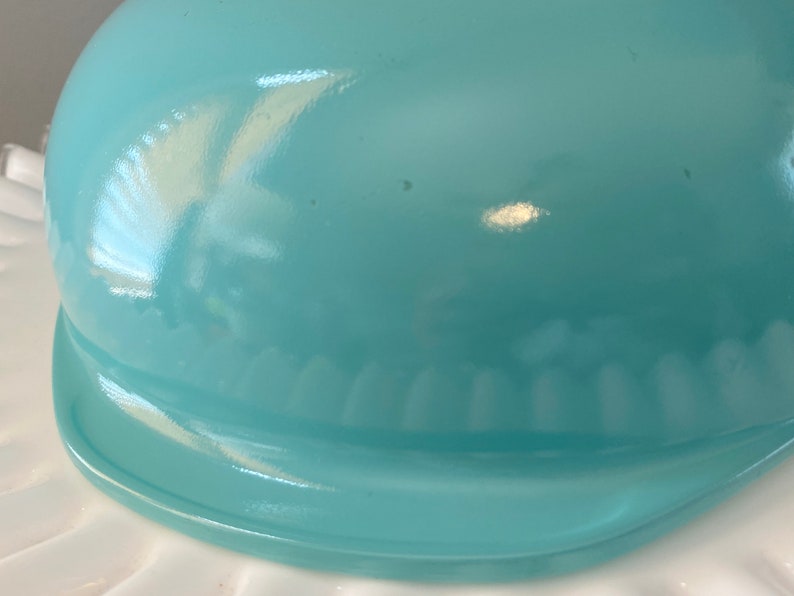 Pyrex Turquoise Round Cinderella Casserole 024 with Knob Lid 624 / 2 Quart image 3