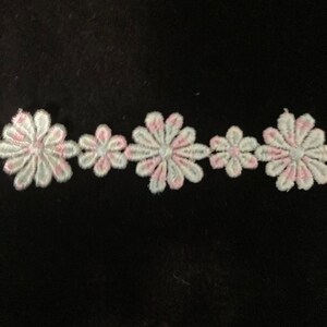 Lt Pastel Colors Daisy Trim