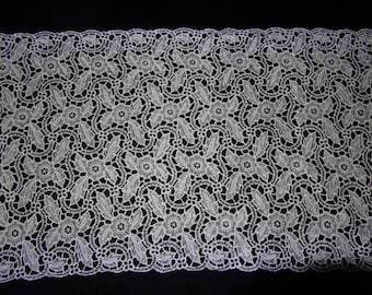 Ivory Tassle Lace Vibia