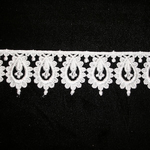 Single Loop Design Lace