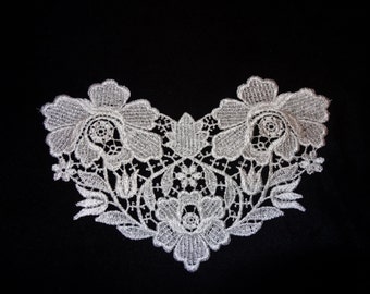Floral Venise Lace Medallion
