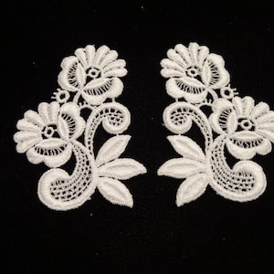 White Cotton Medallion - Lot of 6 prs