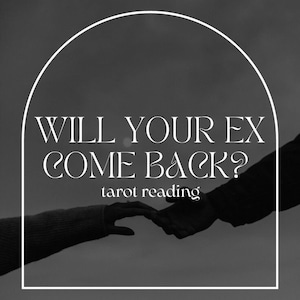 Puede incluir: Una imagen en blanco y negro de dos manos que se alcanzan la una a la otra contra un cielo nublado. El texto "WILL YOUR EX COME BACK? tarot reading" está escrito en blanco sobre un fondo negro.