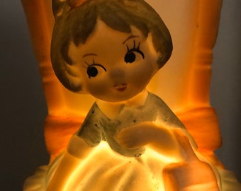 Verkauf Vintage Aladdin Geschenk Nacht Licht tragbare Lampe Mädchen auf Stuhl sitzen