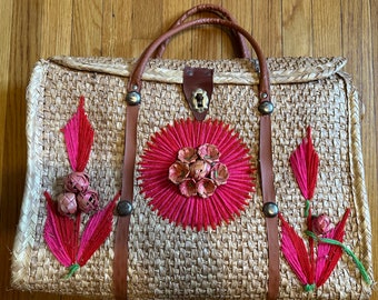 Vintage Island Bahamian gewebte Strohtasche mit süßen geflochtenen Blumen Design und Yard zweifarbigen orange und goldenen Blättern