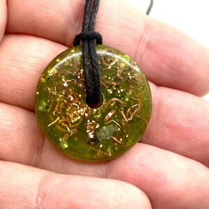 Harz Peridot / Herkimer Diamant Orgonit Donut Anhänger