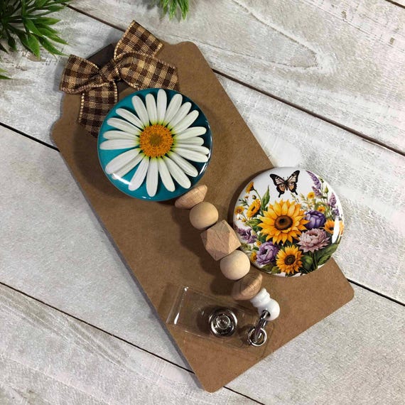 Daisy & Sunflower Interchangeable Badge Reel – Neutral Wood Beads