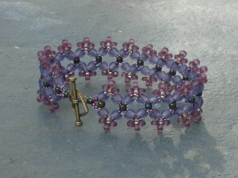 UK seller Czech Seed Bead Bracelet Wild Violets Bracelet lavender blue and dark green Czech seed beads purple in violet