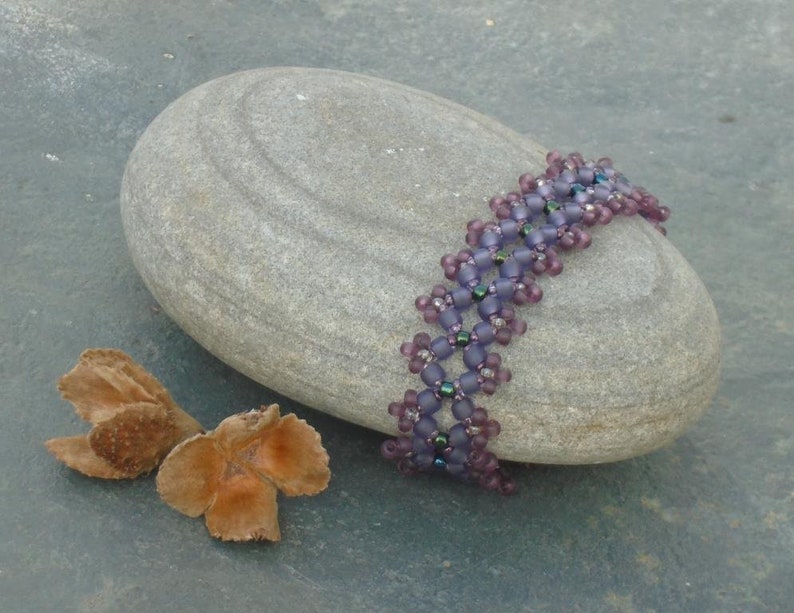 UK seller Czech Seed Bead Bracelet Wild Violets Bracelet lavender blue and dark green Czech seed beads purple in violet