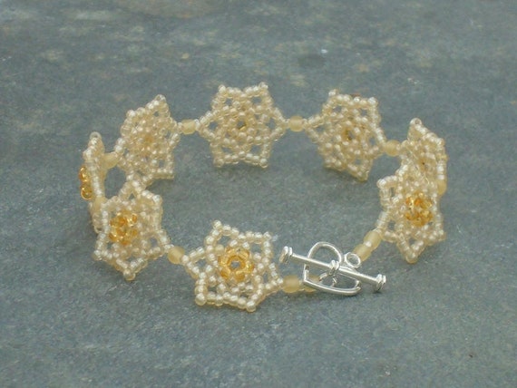 Jonquil Daffodil Bracelet, Seed Bead Bracelet, in frosted champagne, golden yellow and buttermilk seed beads, UK seller