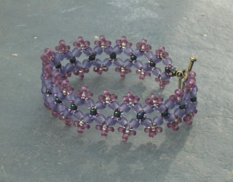 UK seller Czech Seed Bead Bracelet Wild Violets Bracelet lavender blue and dark green Czech seed beads purple in violet
