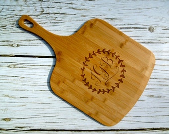 Monogram Bamboo Pizza Peel, Custom Pizza Peel, Personalized, Pizza Paddle, Pizza Platter, Pizza Tray, Laser Engraved, Pizza Gift, Kitchen