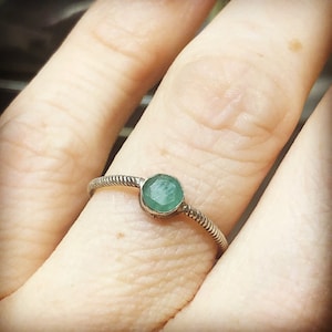 Natürlicher Smaragd und Sterling Silber Ring auf Bestellung