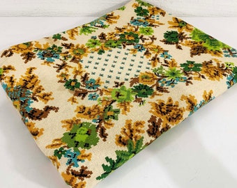 Vintage Oval Large Floral Tablecloth 70s Yellow Brown Flower Mid-Century Retro Table Cloth Dining Room Kitchen Needlepoint Floral 1970s