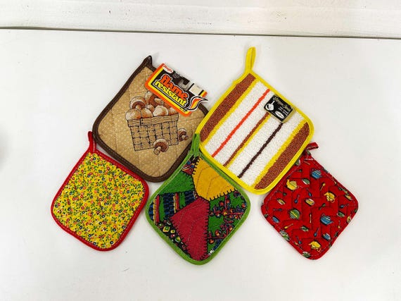 Vintage Set of 5 Hot Pads Oven Mitt Pot Holder Red Flowers White Yellow Green Mid-Century Kitchen 1960s 1950s Advertising Giveaway Floral