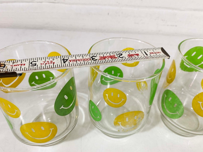 Vintage Smiley Face Glasses Set of 4 Juice Glass 1970s Cup Classic Happy Smile Novelty Yellow Green Kawaii Kitsch Retro 70s image 9