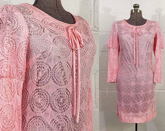 Vintage roze kanten mini-jurk met schaapsbout mouw bruiloft gast jaren 1960 XS