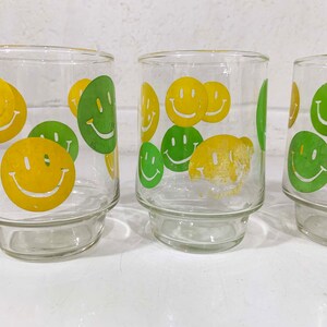 Vintage Smiley Face Glasses Set of 4 Juice Glass 1970s Cup Classic Happy Smile Novelty Yellow Green Kawaii Kitsch Retro 70s image 7