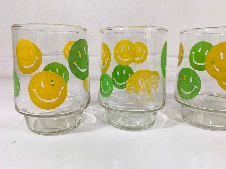Vintage Smiley Face Glasses Set of 4 Juice Glass 1970s Cup Classic Happy Smile Novelty Yellow Green Kawaii Kitsch Retro 70s image 7
