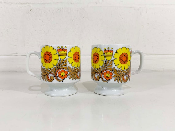 Vintage Pedestal Mugs Floral Orange Yellow Flower Power Mid Century MCM Set of 2 Retro Cute Kitsch Kawaii Dopamine Decor 1960s 60s