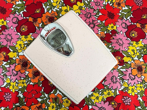 Vintage Bathroom Scale Household Detecto Mechanical Mid-Century Modern Atomic Pink 1950s Retro Bath Prop Home Decor Movie TV