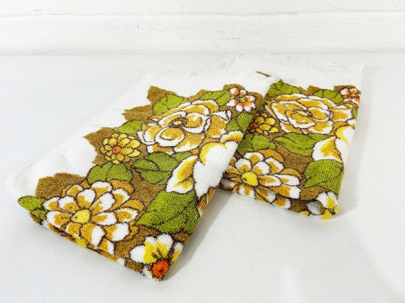 Vintage 70s Floral Fieldcrest Towel Set of 2 Cotton Yellow Bathroom Pair Mid-Century Roses 1970s Home Decor