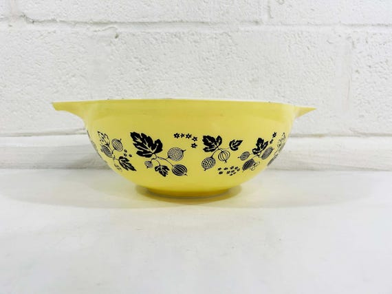 Vintage Pyrex Yellow Gooseberry Cinderella Bowl 444 Mid-Century Mixing 1960s