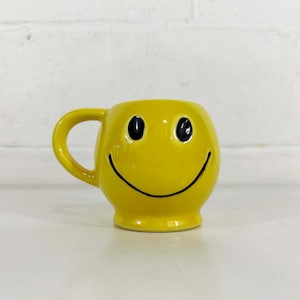 Vintage Smiley Face Mug Yellow Coffee Cup Kitsch Kawaii 1970s