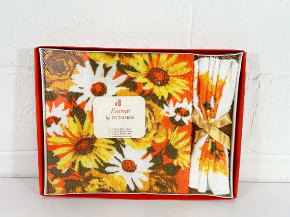 Vintage Cotton Bath Towel Set NOS Deadstock Yellow Orange Bathroom Mid-Century Floral Flowers Terrycloth Dundee Encore Housewarming 1960s