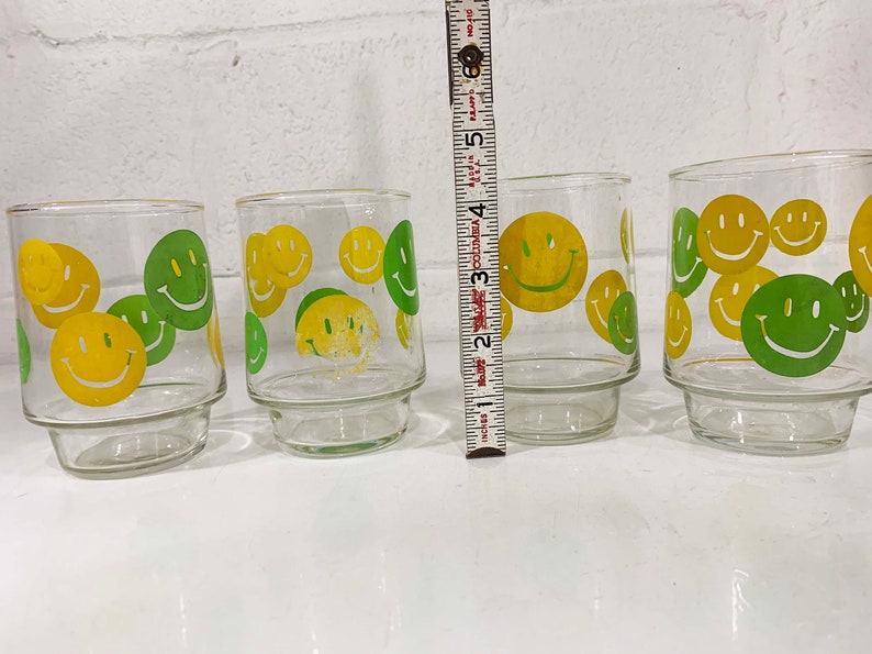 Vintage Smiley Face Glasses Set of 4 Juice Glass 1970s Cup Classic Happy Smile Novelty Yellow Green Kawaii Kitsch Retro 70s image 8
