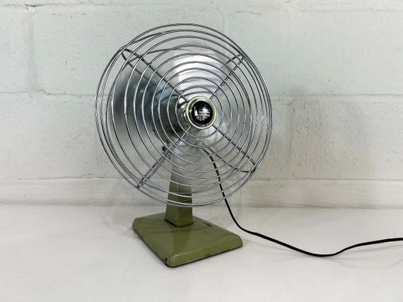 Vintage Avocado Green Desk Fan Table Electronic Appliance Atomic 1950s Happy Home Mid Century Working