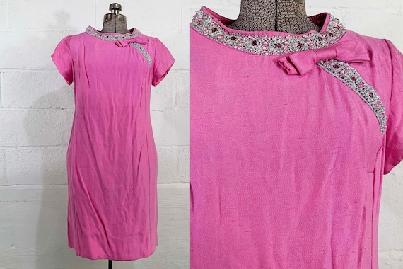 Vintage Barbie Pink 60s Dress Mod Short Sleeve Cocktail Rhinestone Collar Fuchsia Mid-Century Betty Draper MCM Textured 1950s 1960s Medium