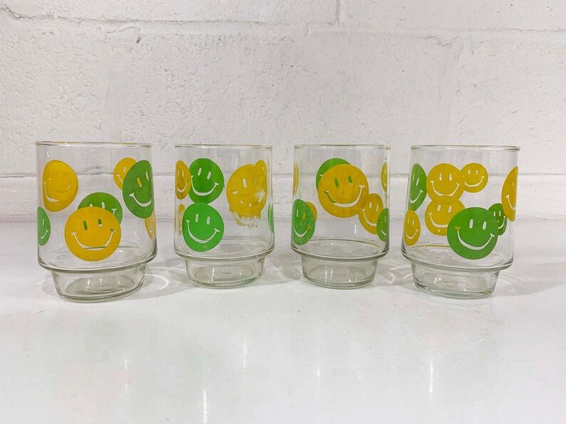 Vintage Smiley Face Glasses Set of 4 Juice Glass 1970s Cup Classic Happy Smile Novelty Yellow Green Kawaii Kitsch Retro 70s image 1