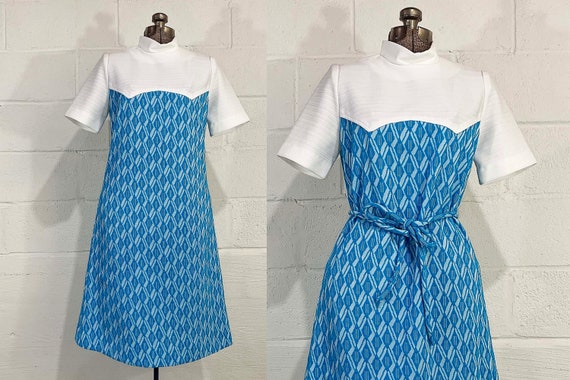 Vintage Mod A-Line Dress Blue White Geometric Textured Mockneck Short Sleeves Mod 60s Aesthetic Mad Men Megan Draper Twiggy 1960s Large
