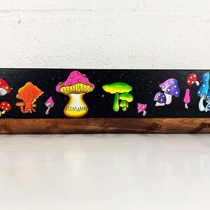 Gancho de pared vintage con forma de hongo galáctico, de madera, para guardar llaves de cocina, estilo retro kitsch, kawaii, para oficina, decoración del hogar, estilo años 70, luz negra
