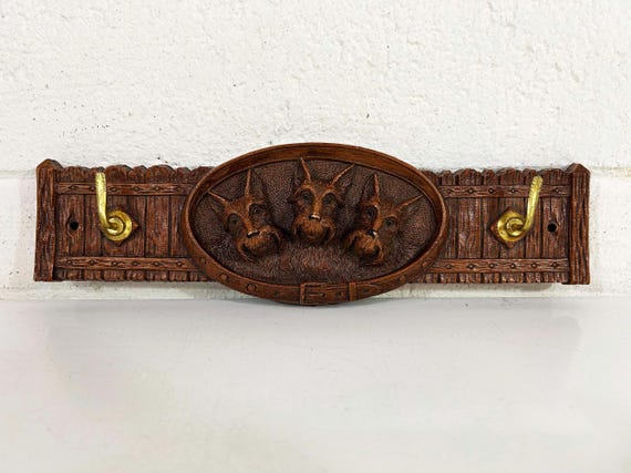 Vintage Scotty Dog Hook Key Rack Front Entrance Brown Wall Faux Wood Hanging Hooks 1970s 70s Prop Home Decor Kitchen