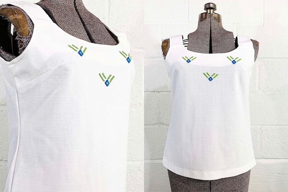 Vintage Sleeveless Shirt White Top Shell Tank Blue Green Summer Embroidered Geometric 1970s 1960s Small Medium
