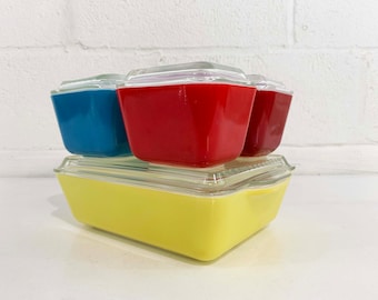 Vintage Pyrex Kühlschrankschale Primärset Gelb Blau Rot Glas Mid-Century USA Ofengeschirr Kühlschrank 1950er Jahre