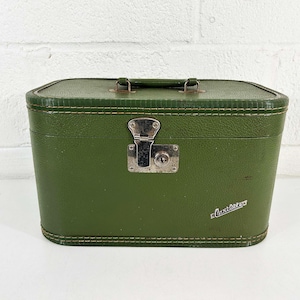 Vintage Green Carilite Vanity Train Case Make Up Bag Suitcase Makeup Overnight Luggage Travel 1950s Mirror 1940s