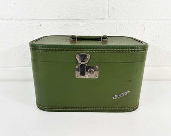 Vintage Green Carilite Vanity Train Case Make Up Bag Suitcase Makeup Overnight Luggage Travel 1950s Mirror 1940s