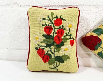 Vintage aardbeikussen met borduuraardbeien - afzonderlijk verkocht - Throw Sofa Bank Small midden van de eeuw 1970s 1960s