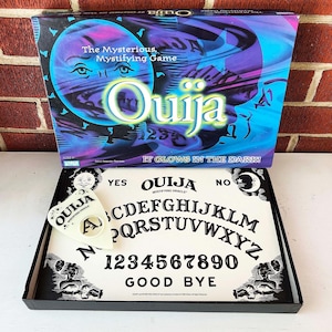 Caja de planchette para juego de mesa Ouija vintage, oráculo misterioso que brilla en la oscuridad, espíritu psíquico parlante, coleccionable, Salem, MA, década de 1990, años 1998, años 90