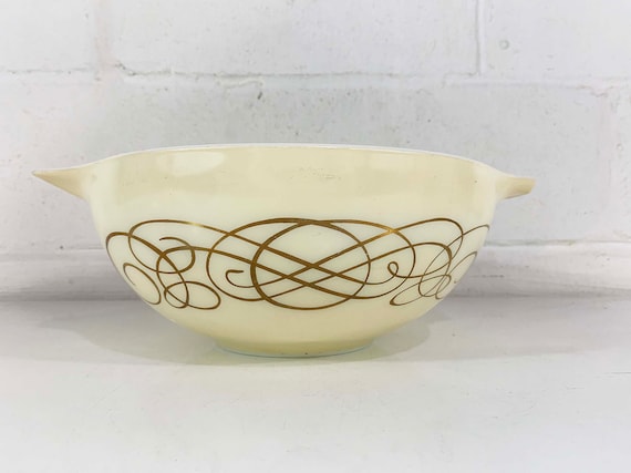 Vintage Pyrex Golden Scroll 444 Cinderella Bowl Mixing Nesting Milk Glass Dish Ivory White Mid-Century Retro 4 Quart 1950s