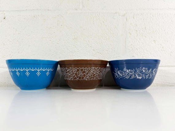 Vintage Pyrex Bowl 401 USA Retro Kitchen Snowflake Woodland Colonial Mist Cereal 1960s 1970s