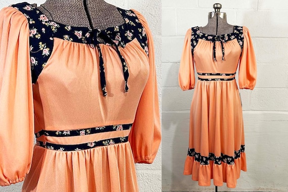 Vintage JCPenney Dress Peach Floral Navy Blue Trim 1960s Milkmaid Peasant Romantic Style 1960s 1970s XS